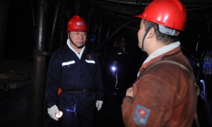 张秉德在峻德矿宣讲调研检查...